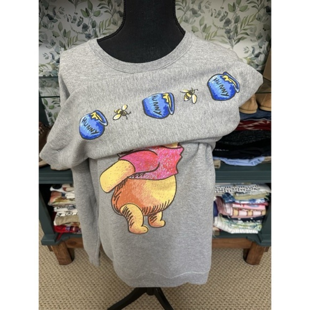 Disney Winnie The Pooh‎ Sweatshirt Sweater Size Medium Design On Arm - Picture 4 of 8